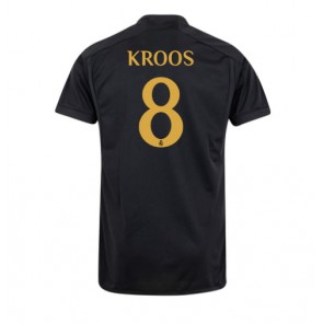 Lacne Muži Futbalové dres Real Madrid Toni Kroos #8 2023-24 Krátky Rukáv - Tretina